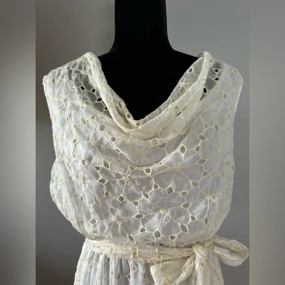 Adrianna Papell - Elegant Cream Lace Dress - Picture 2 of 10
